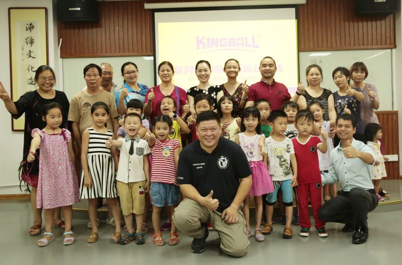 教員與金沛小學(xué)員合影 教員與金沛小學(xué)員合影