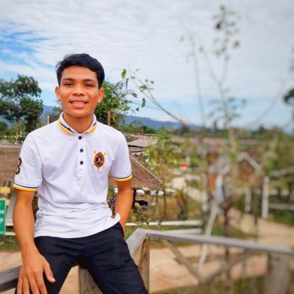 何冀南，柬埔寨人 老撾國立大學建筑學院城市規(guī)劃專業(yè)