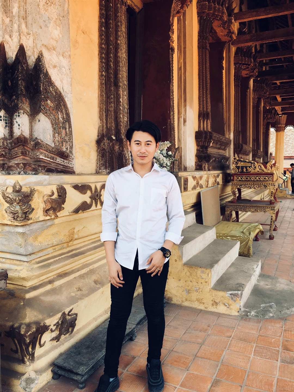 基諾，老撾首都萬象人，老撾國立大學(xué)文學(xué)院德語系大二學(xué)生， 